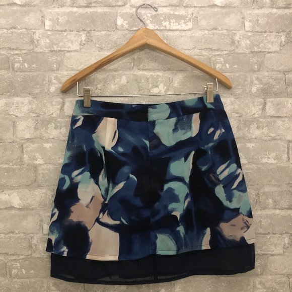Vero Moda Blue Floral Mini Skirt Size 38 - like new - Picture 2 of 5